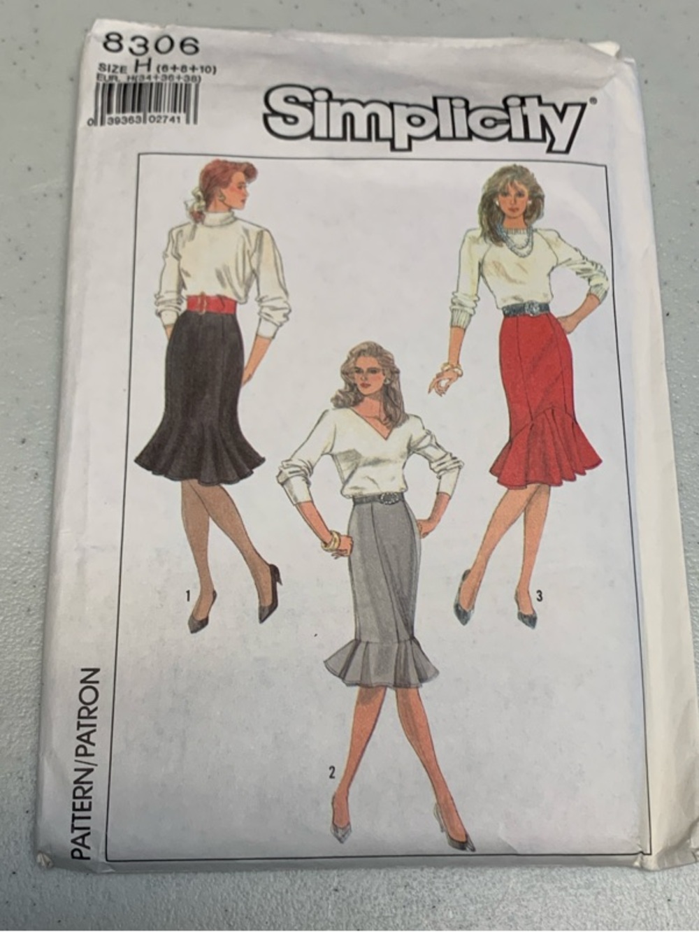 Simplicity 8306 Women's Pencil Skirt Pattern in Size 6+8+10 Women’s